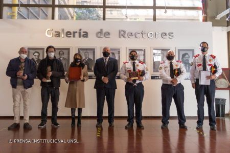 S210511-Entrega-de-Premio-Mauricio-López-Asociación-de-Bomberos-Voluntarios-Subcomandante-Carlos-Horacio-Balduz-46-15