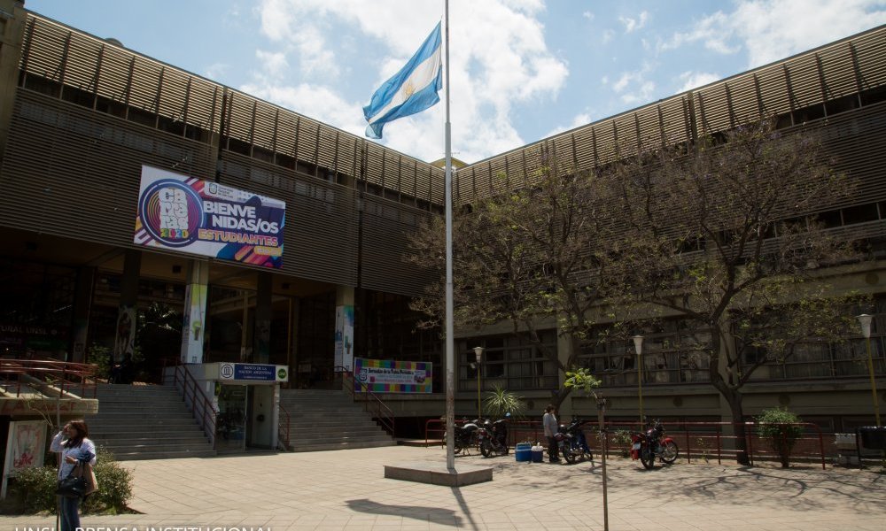 191022-Rectorado-Fachada-con-cartel-2020-18-de-32-3-1000×600